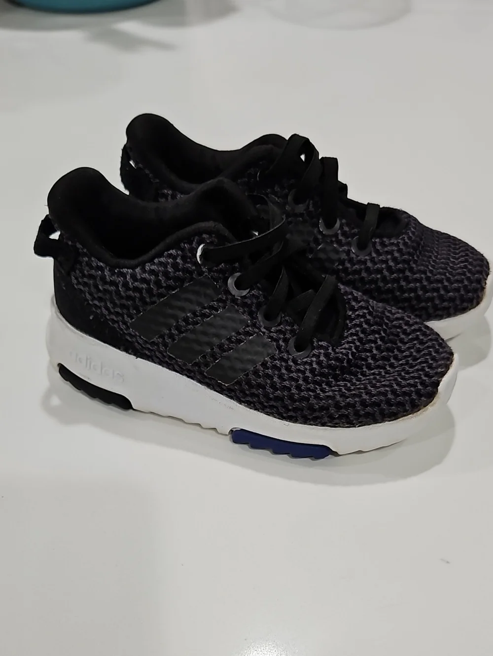 adidas Racer Tr Sz 7k  Athletic Sneakers with White Sole